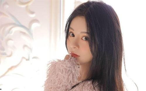水瓶座女明星网红,揭秘网红女明星的独特魅力与人生轨迹”