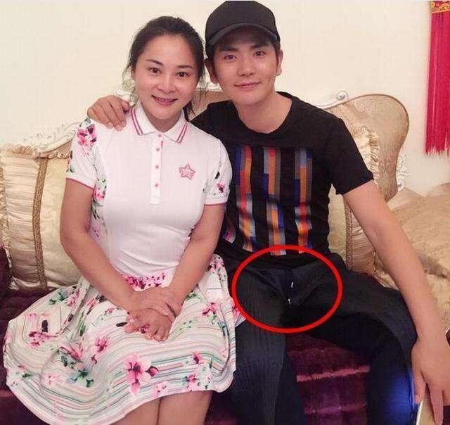 明星网红表妹是谁图片,明星网红表妹的真实身份，图片曝光引发热议！