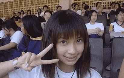 小明星网红戴牙套,美丽蜕变见证口腔健康之路