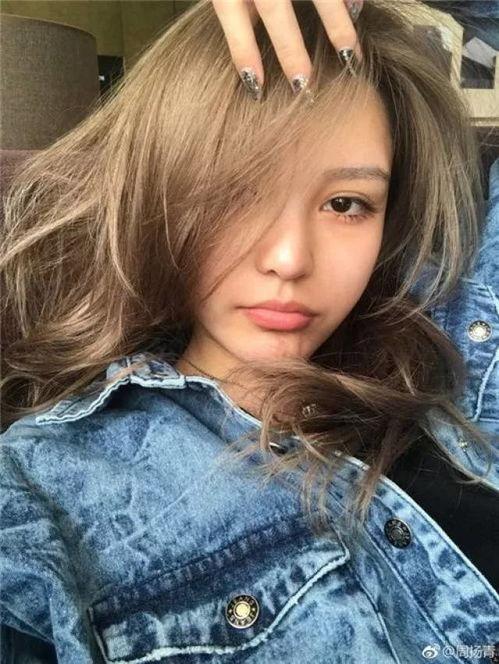 女明星网红素颜照片,揭秘女明星网红的素颜风采