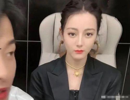 网红见明星网友是谁,揭秘网友背后的故事