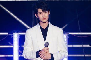 明星网红拿火吉他视频