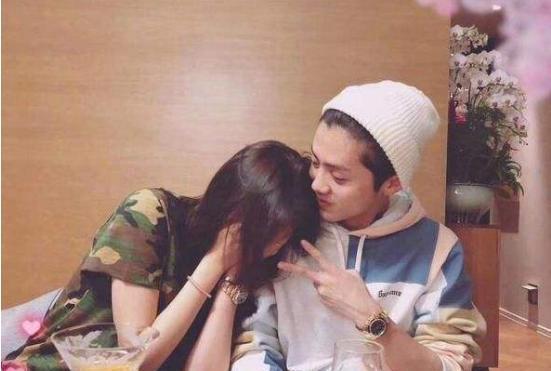 明星网红惊喜送花的片段,浪漫瞬间引粉丝尖叫