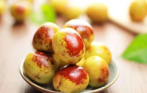 罍尊今日枣如瓜,罍尊今日映辉煌